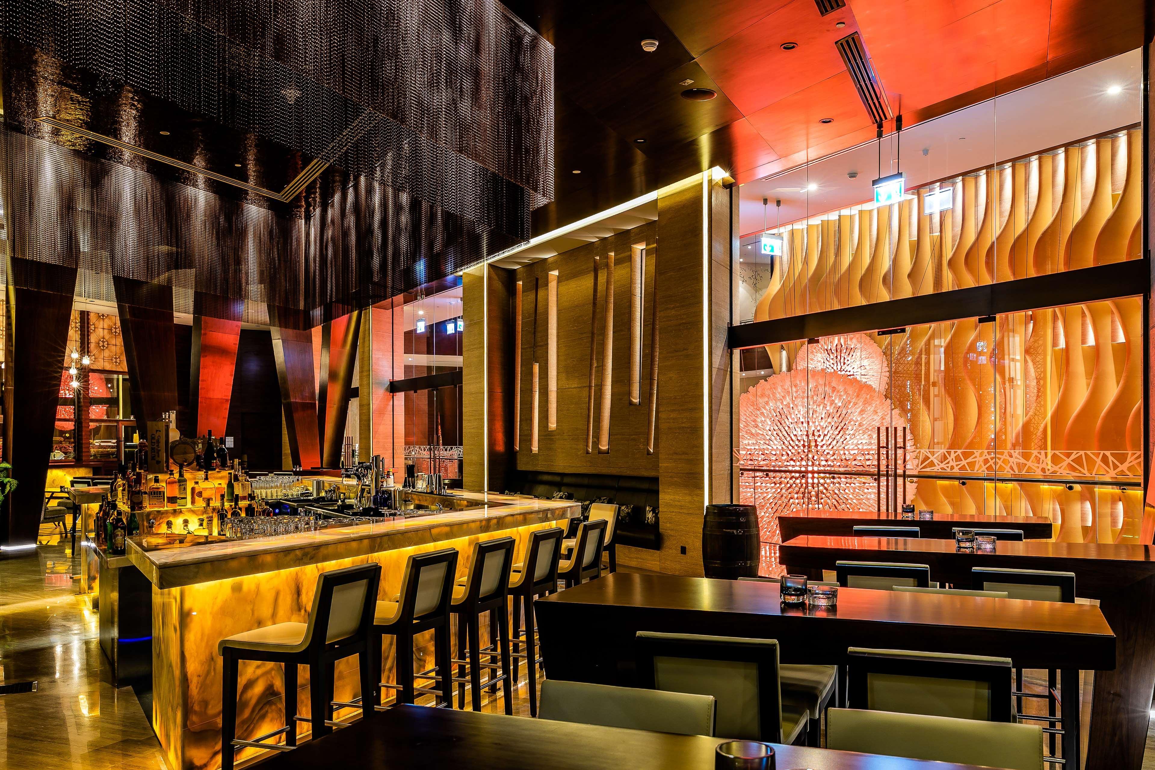 Grand Hyatt Abu Dhabi Hotel & Residences Emirates Pearl Bagian luar foto The bar at the nightclub