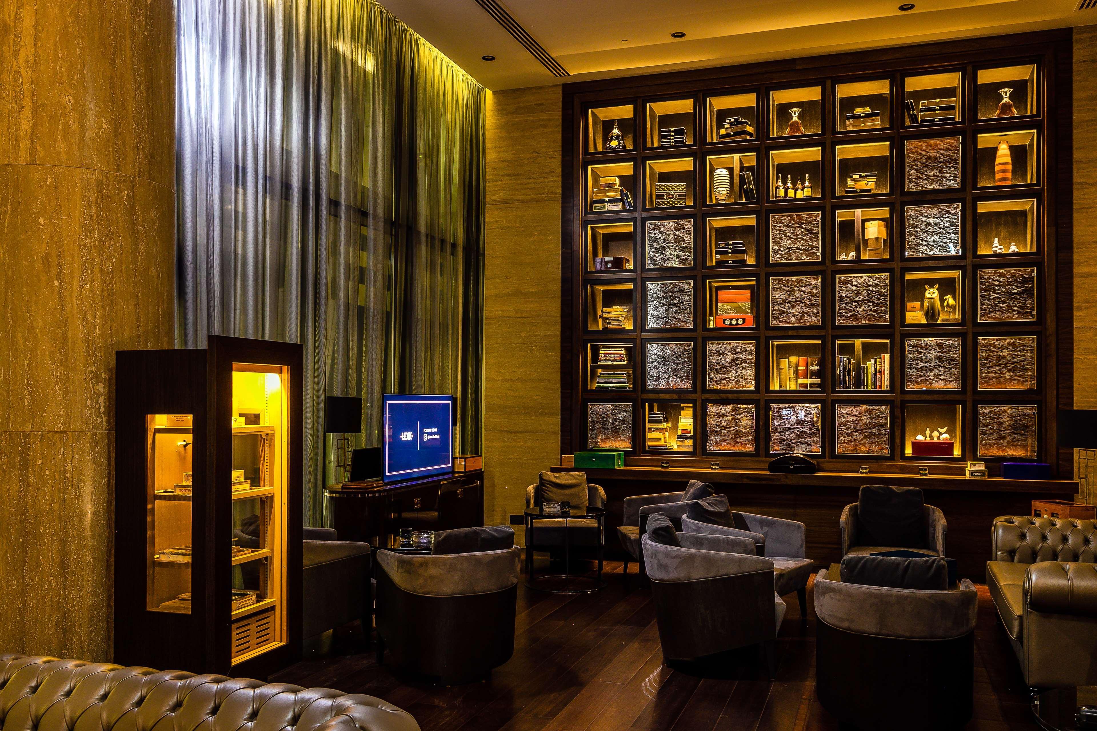 Grand Hyatt Abu Dhabi Hotel & Residences Emirates Pearl Bagian luar foto The Library at The Oberoi, Mumbai