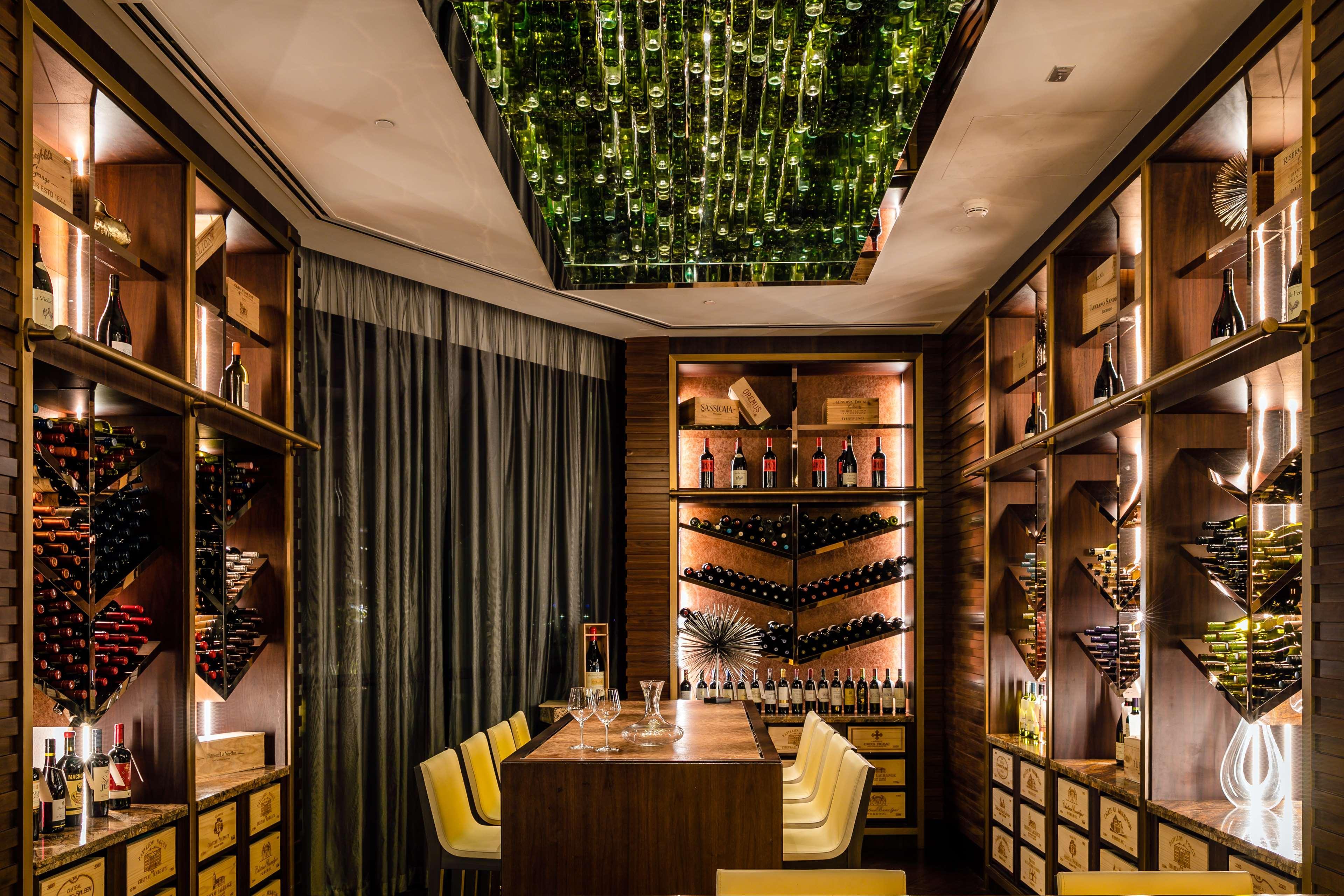Grand Hyatt Abu Dhabi Hotel & Residences Emirates Pearl Bagian luar foto Wine room