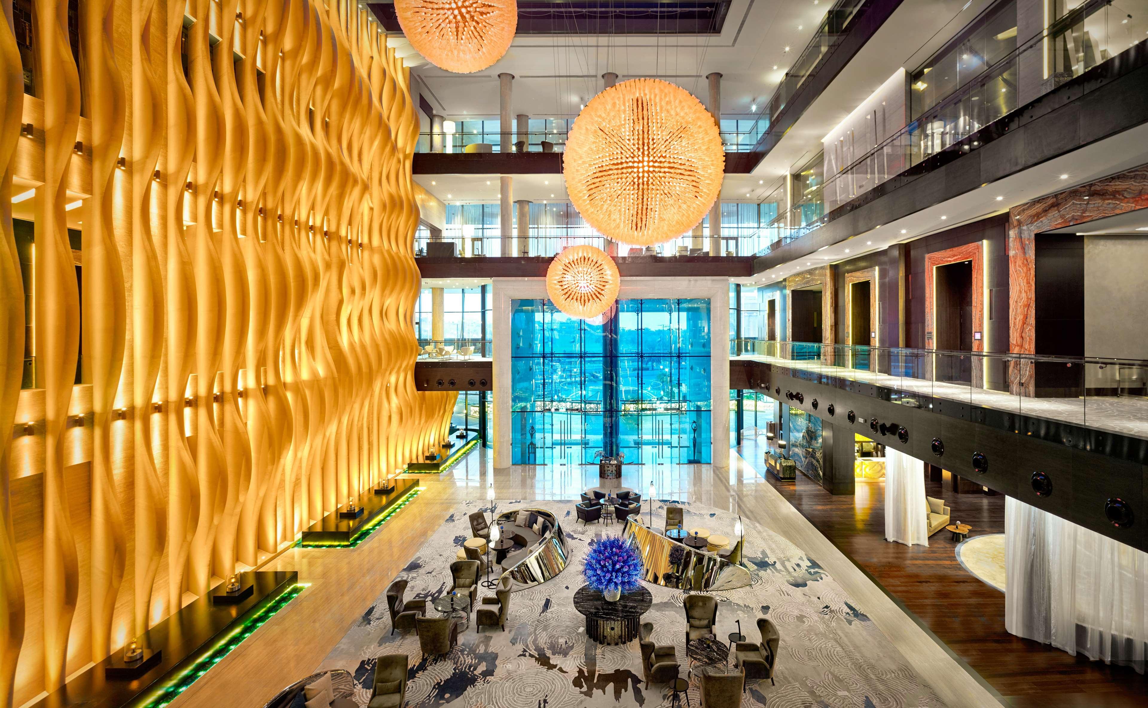 Grand Hyatt Abu Dhabi Hotel & Residences Emirates Pearl Bagian luar foto The lobby of the hotel