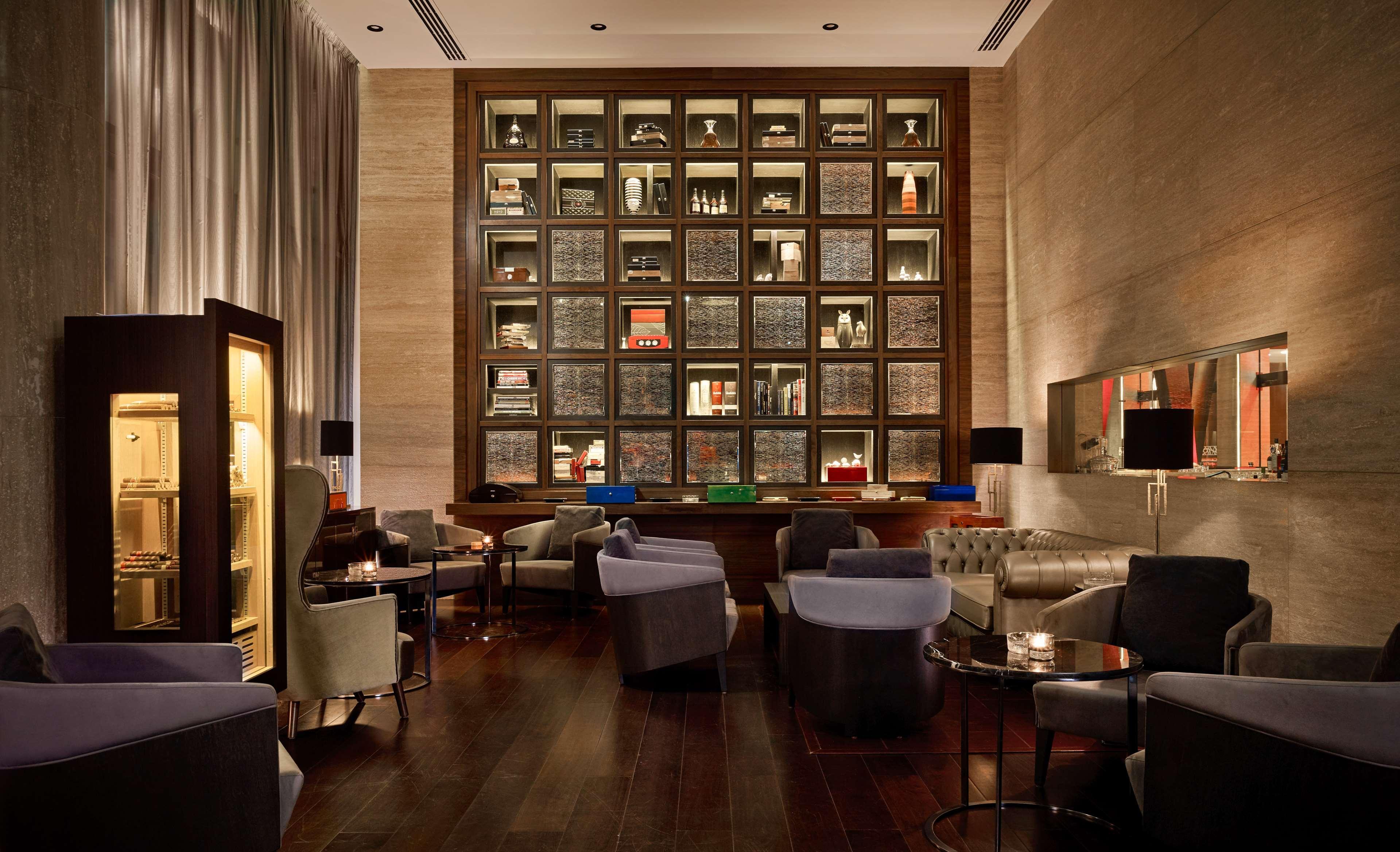 Grand Hyatt Abu Dhabi Hotel & Residences Emirates Pearl Bagian luar foto The Library at The Westin