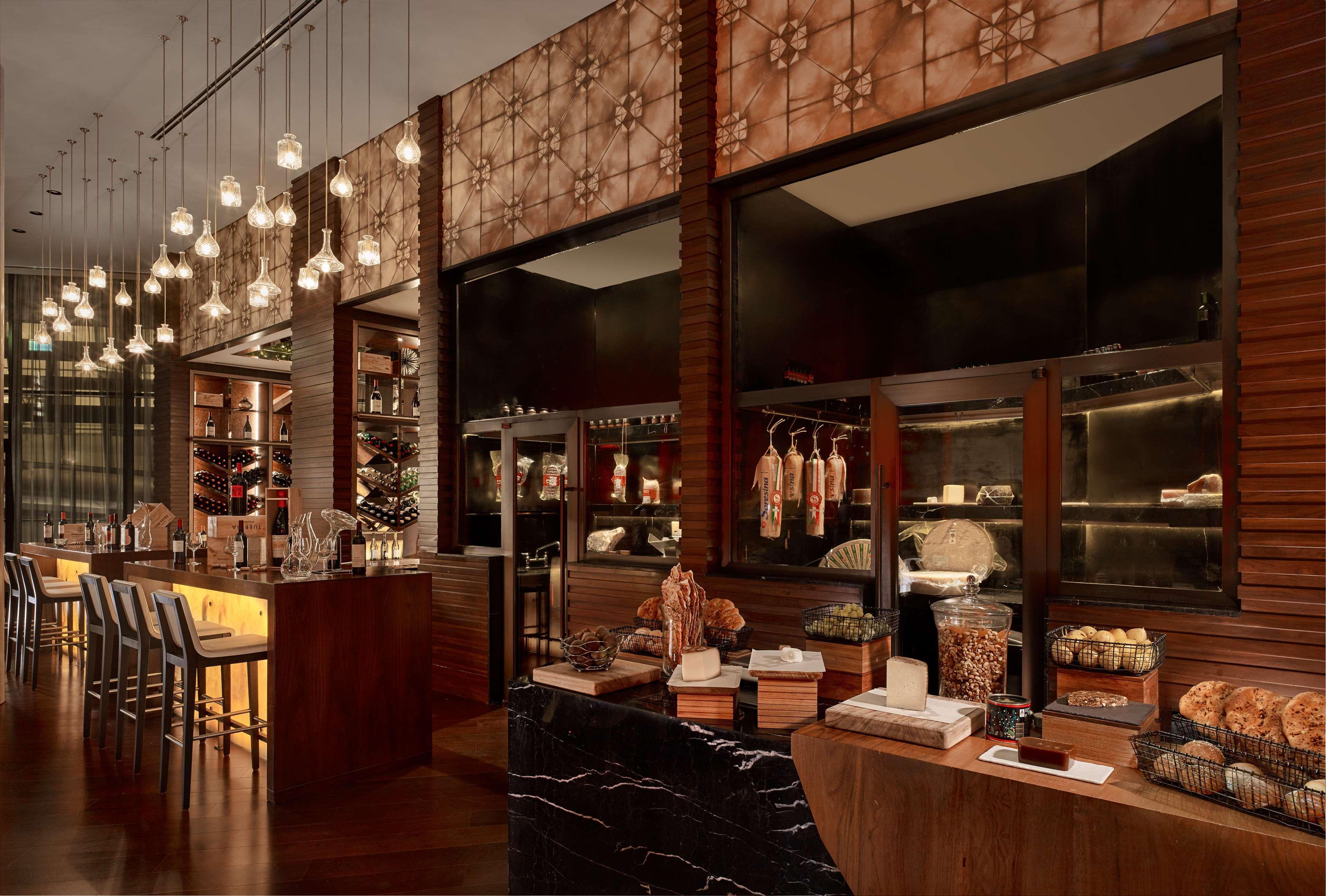 Grand Hyatt Abu Dhabi Hotel & Residences Emirates Pearl Bagian luar foto The Bar