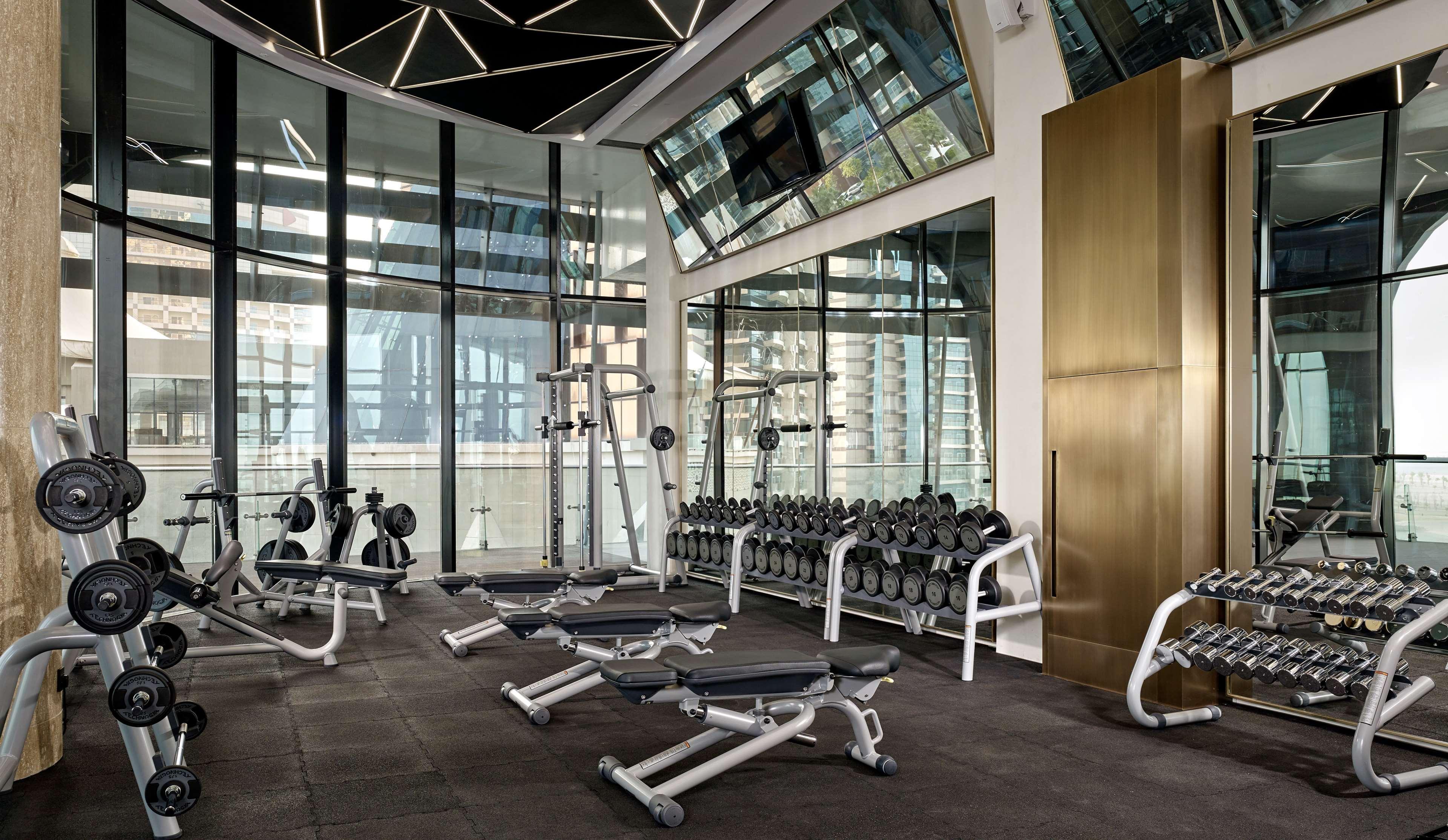 Grand Hyatt Abu Dhabi Hotel & Residences Emirates Pearl Bagian luar foto The gym at The Ivy