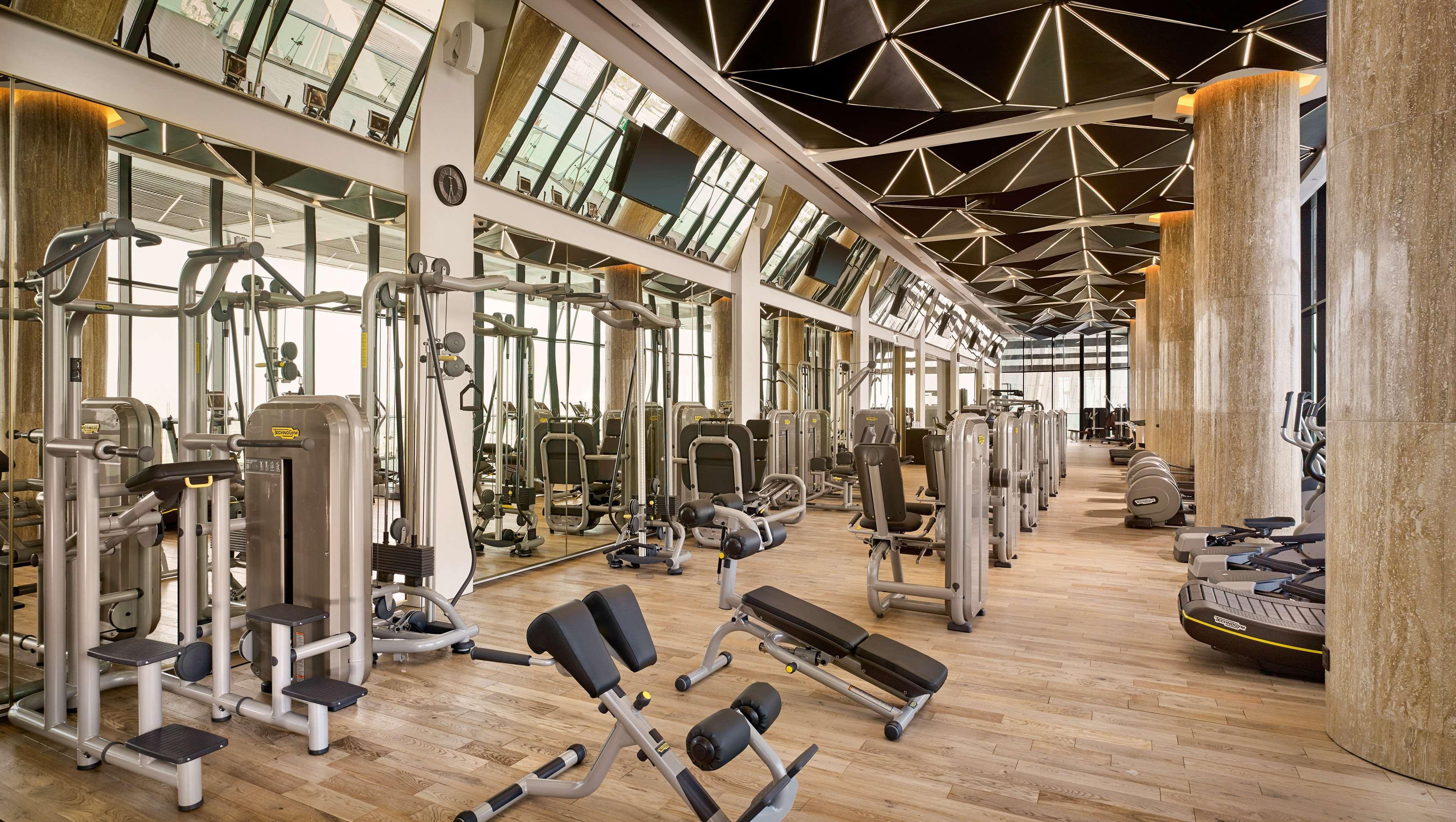 Grand Hyatt Abu Dhabi Hotel & Residences Emirates Pearl Bagian luar foto The gym at the Ritz-Carlton, DIFC