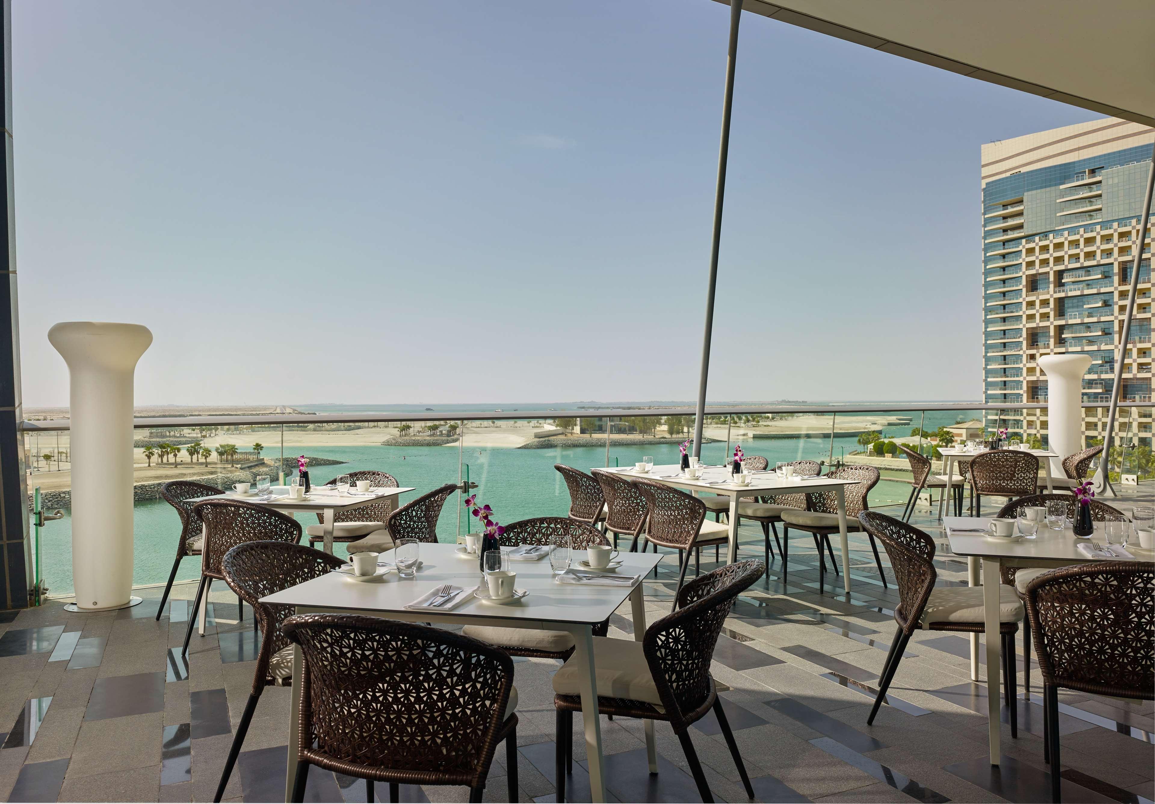 Grand Hyatt Abu Dhabi Hotel & Residences Emirates Pearl Bagian luar foto View from the restaurant
