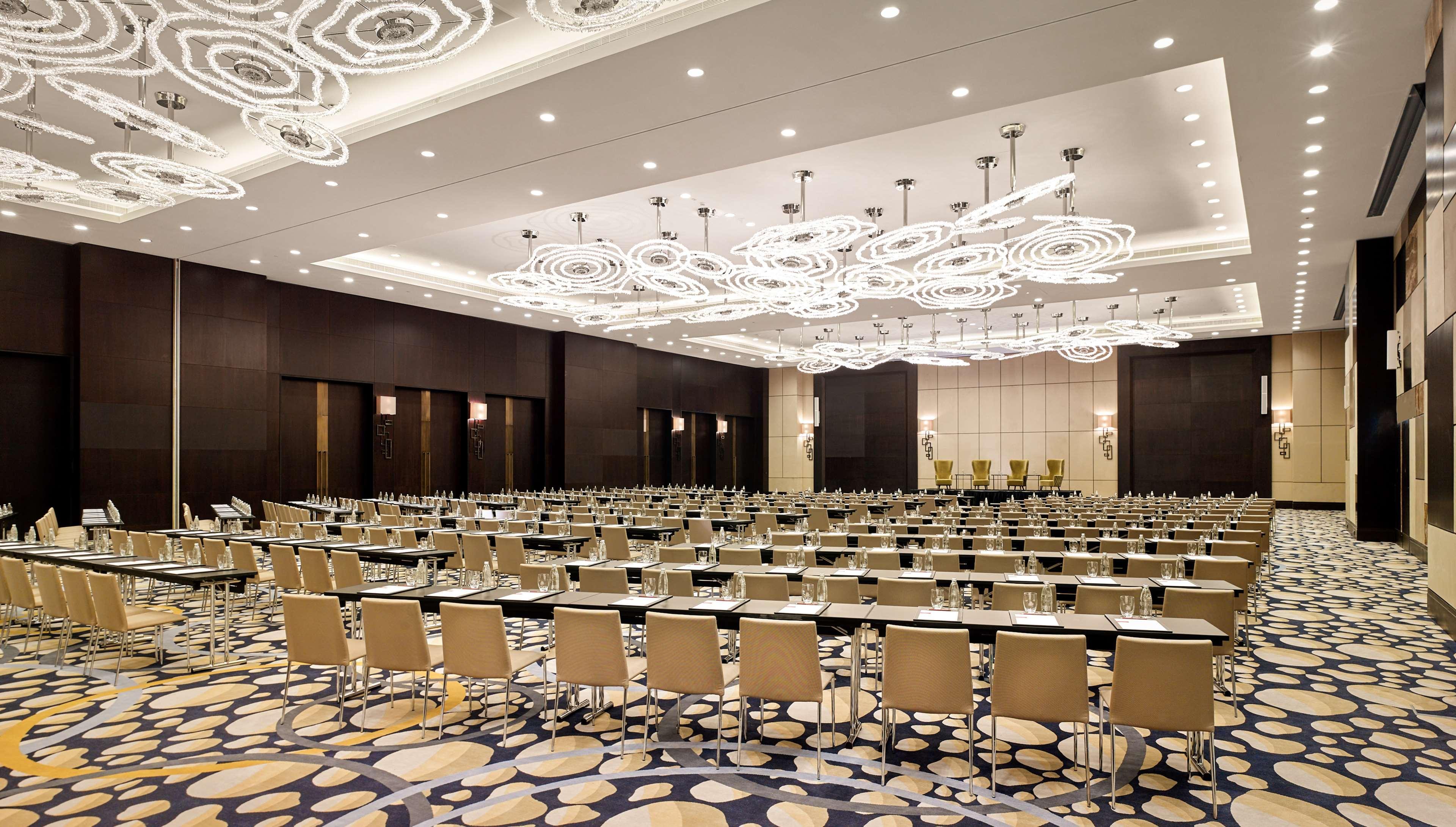Grand Hyatt Abu Dhabi Hotel & Residences Emirates Pearl Bagian luar foto The ballroom