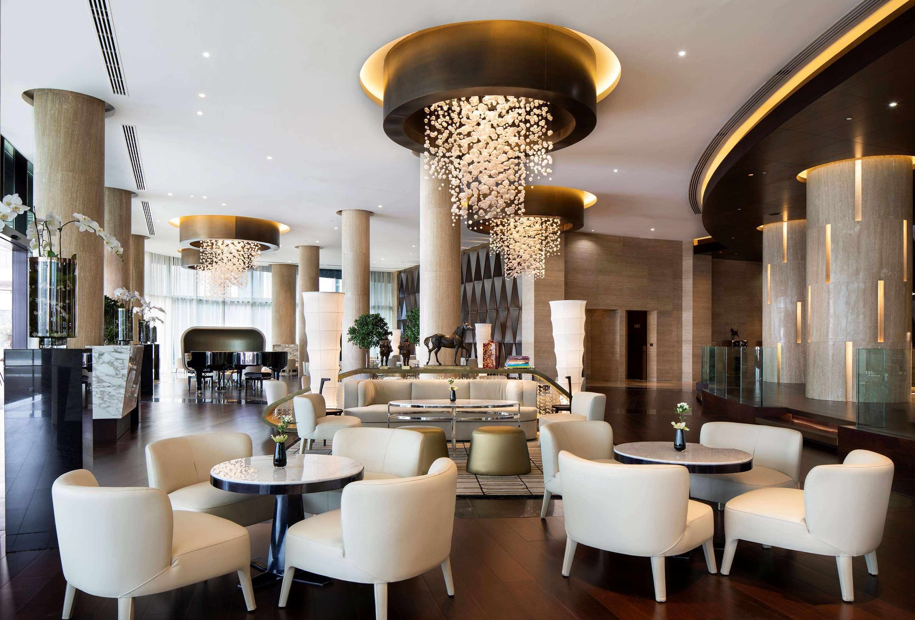 Grand Hyatt Abu Dhabi Hotel & Residences Emirates Pearl Bagian luar foto The lobby