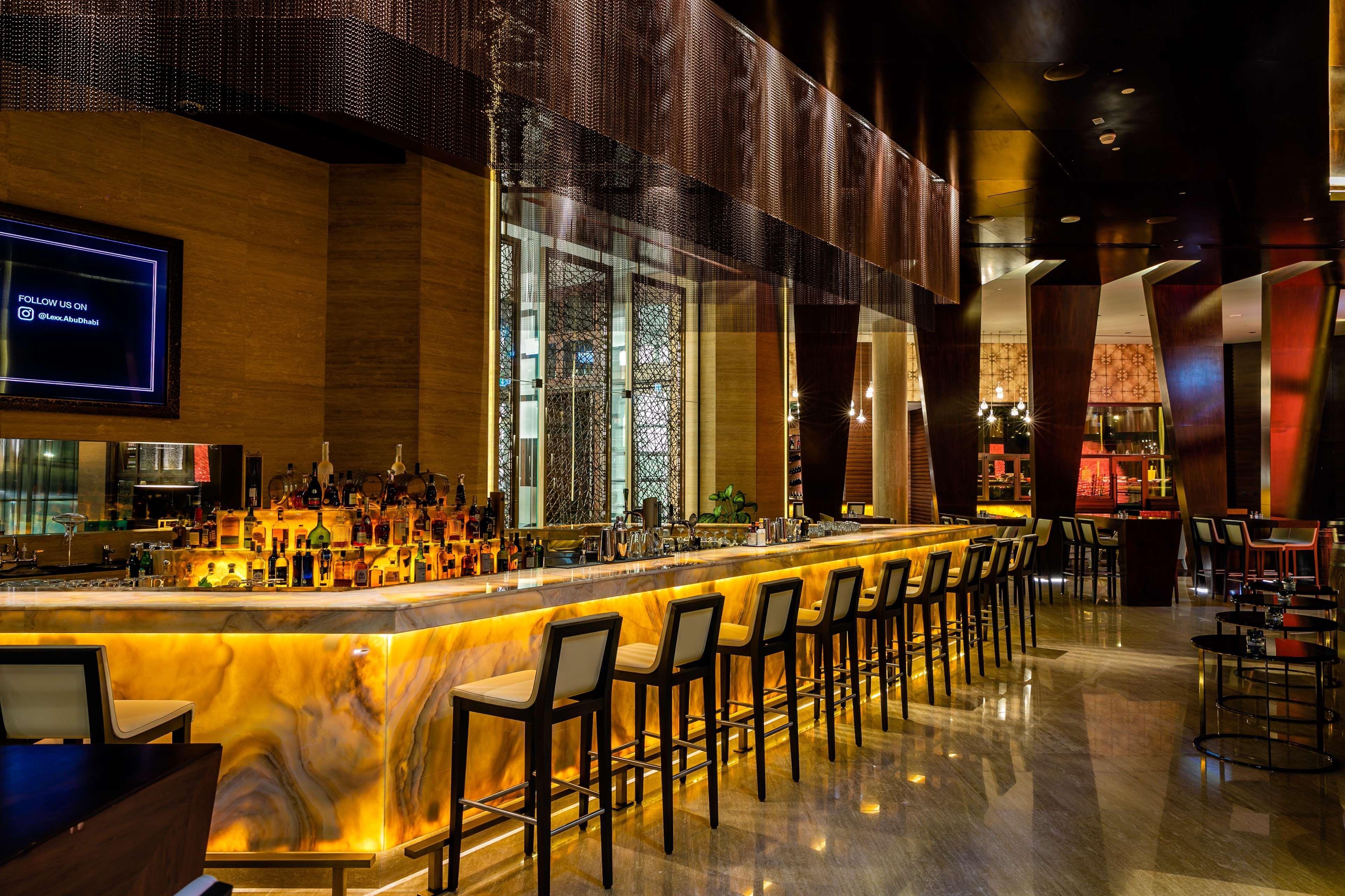 Grand Hyatt Abu Dhabi Hotel & Residences Emirates Pearl Bagian luar foto The bar at the Wynn Las Vegas