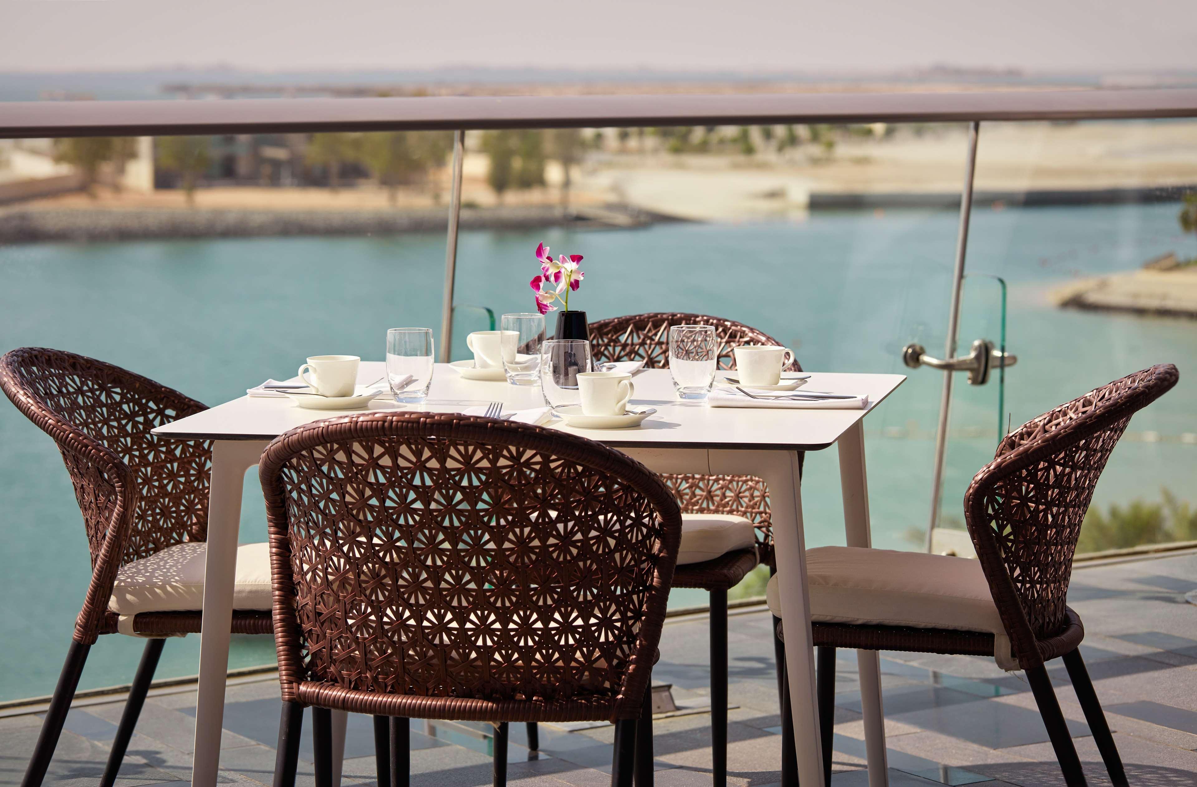 Grand Hyatt Abu Dhabi Hotel & Residences Emirates Pearl Bagian luar foto The View at The Palm