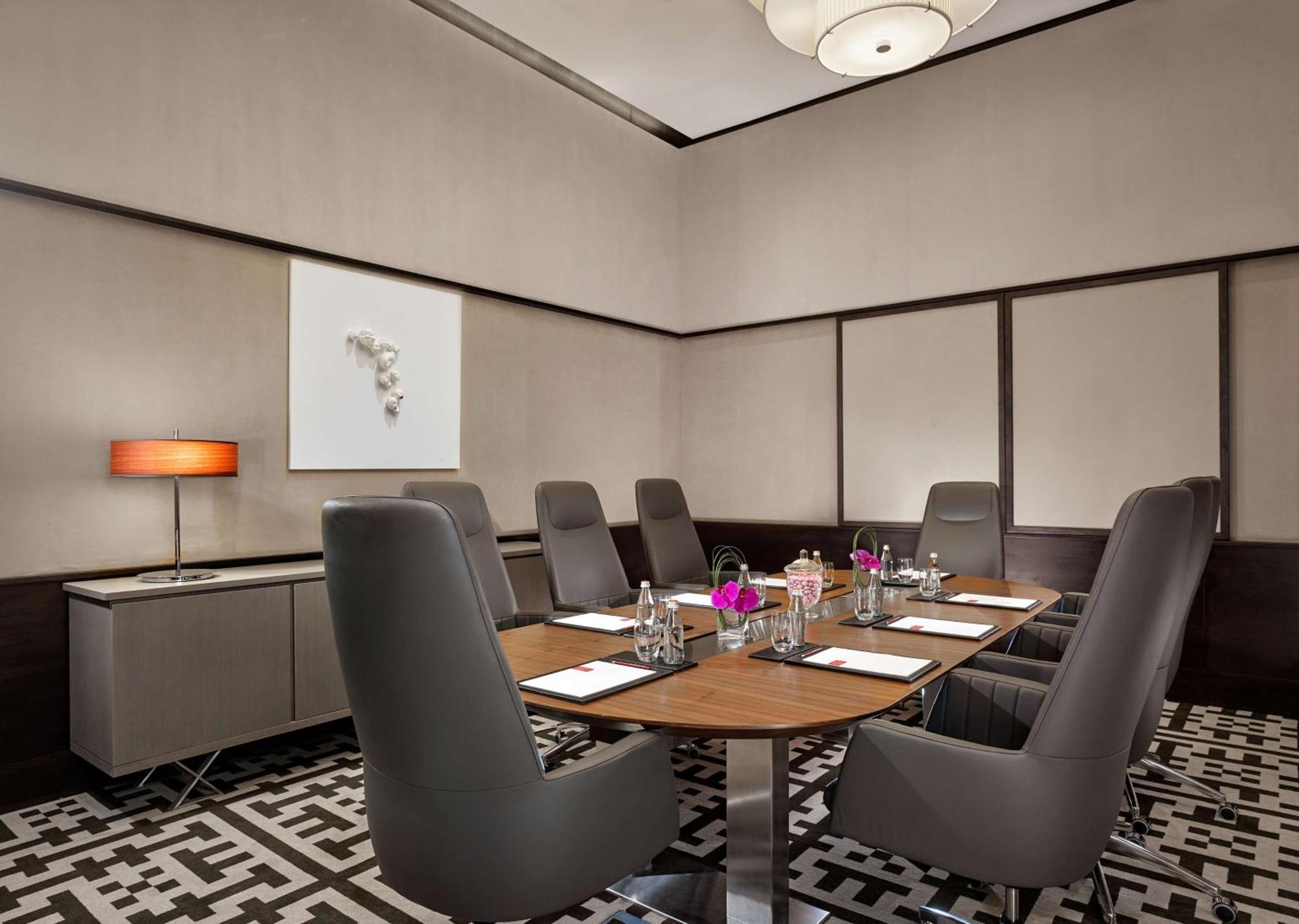 Grand Hyatt Abu Dhabi Hotel & Residences Emirates Pearl Bagian luar foto Boardroom at The St. Regis Mumbai